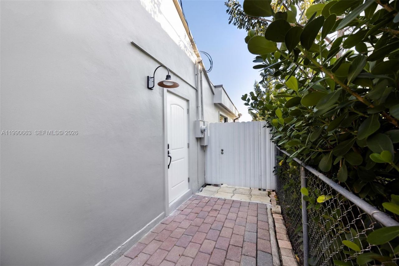 3640 SW 13th St , Miami, FL 33145 Photo