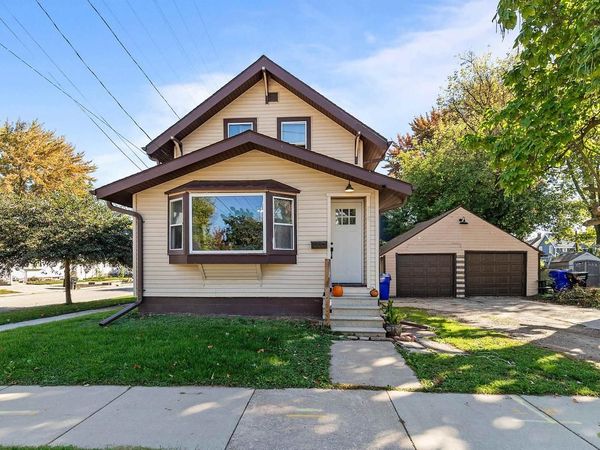 818 N DURKEE STREET, Appleton, WI 54911