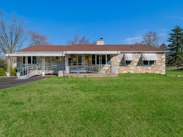 8 VILLAGE DRIVE, FEASTERVILLE TREVOSE, PA 19053