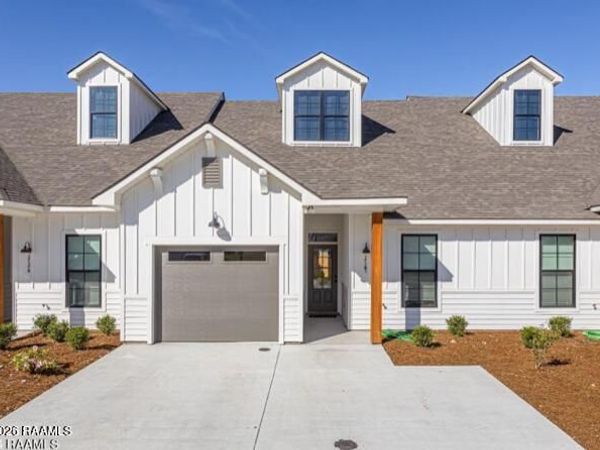 111 Maplebrook Way, Youngsville, LA 70592