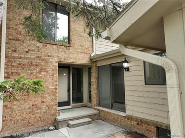 7103 Pebble Park Drive, West Bloomfield Twp, MI 48322