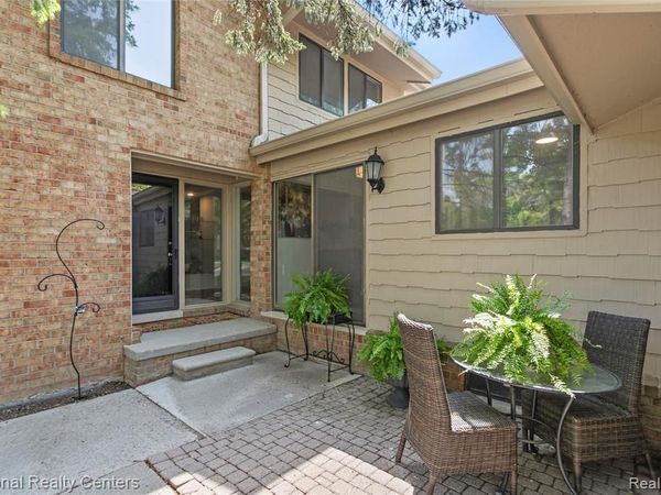 7103 Pebble Park Drive, West Bloomfield Twp, MI 48322