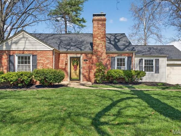 881 Victoria Place, St Louis, MO 63122