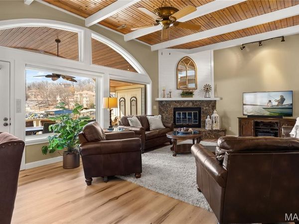 6620 E Lake Point Drive, Unit 18, Osage Beach, MO 65065