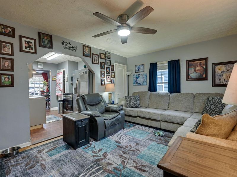 2610 Grasmere Avenue , Columbus, OH 43211 Photo 3