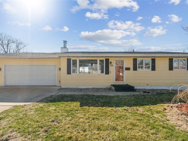 158 32nd St NW , Cedar Rapids, IA 52405
