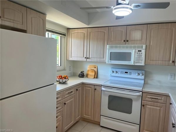 7402 Lake Breeze DR, Unit 202, FORT MYERS, FL 33907