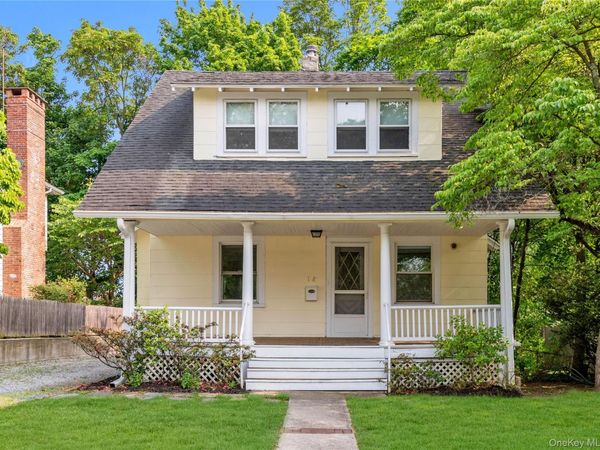 18 Dennis Street , Manhasset, NY 11030