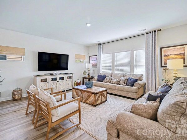 5012 Shadbush Road , Charlotte, NC 28215