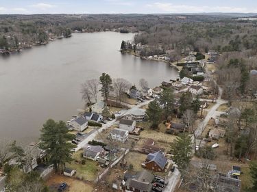 72 Park Rd, Charlton, MA 01507