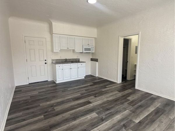 2001 Cedar Avenue, Unit 11, Long Beach, CA 90806