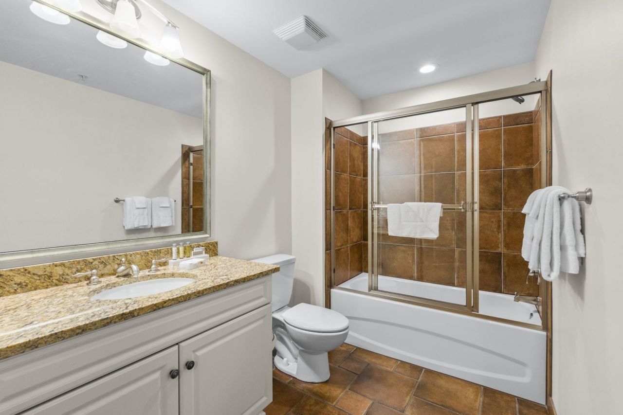 100 North Beach Blvd. Photo 12