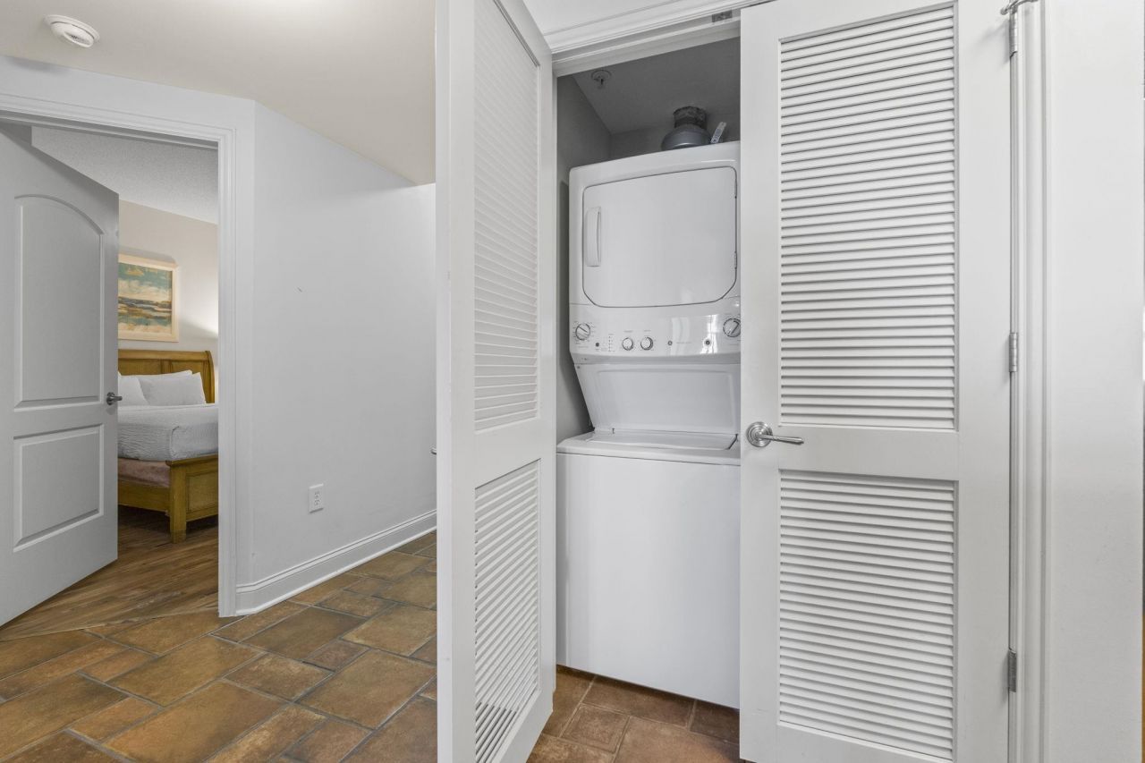 100 North Beach Blvd. Photo 25