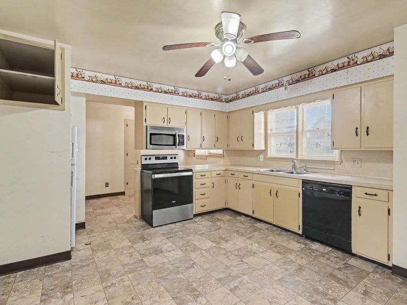 16 High School Avenue, Shelby, OH 44875 Photo 8