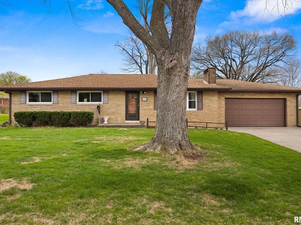 604 S ELM Street, Washington, IL 61571