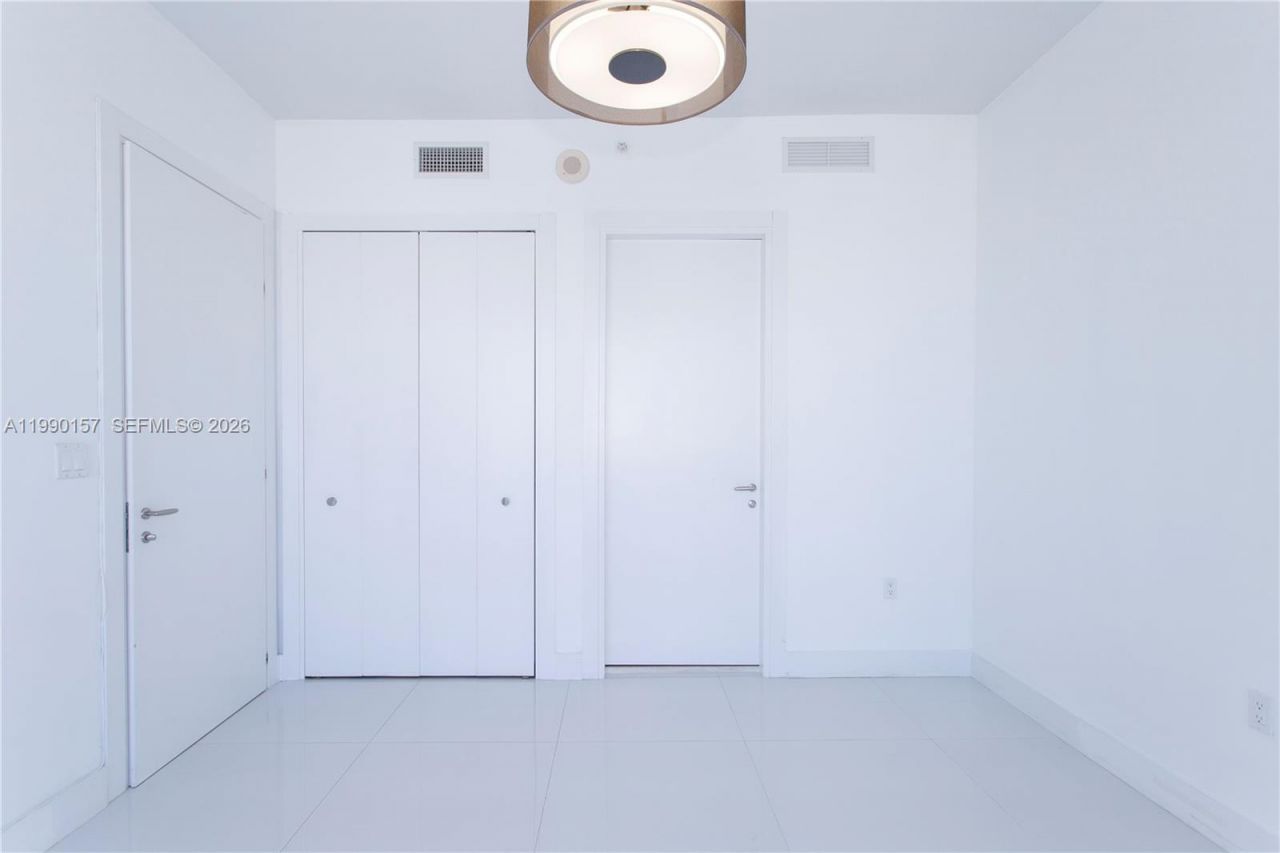 200 Biscayne Blvd Wy, Unit 4512, Miami, FL 33131 Photo