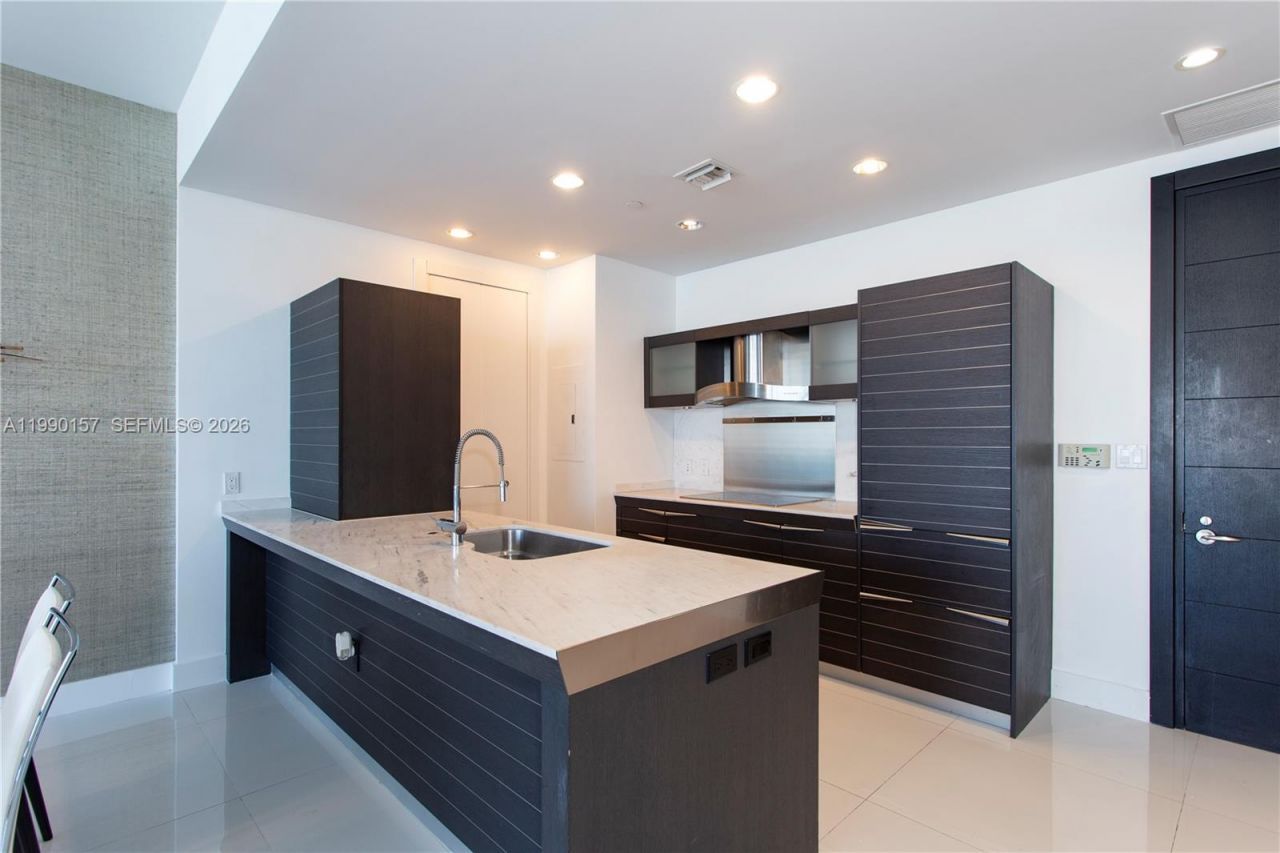 200 Biscayne Blvd Wy, Unit 4512, Miami, FL 33131 Photo