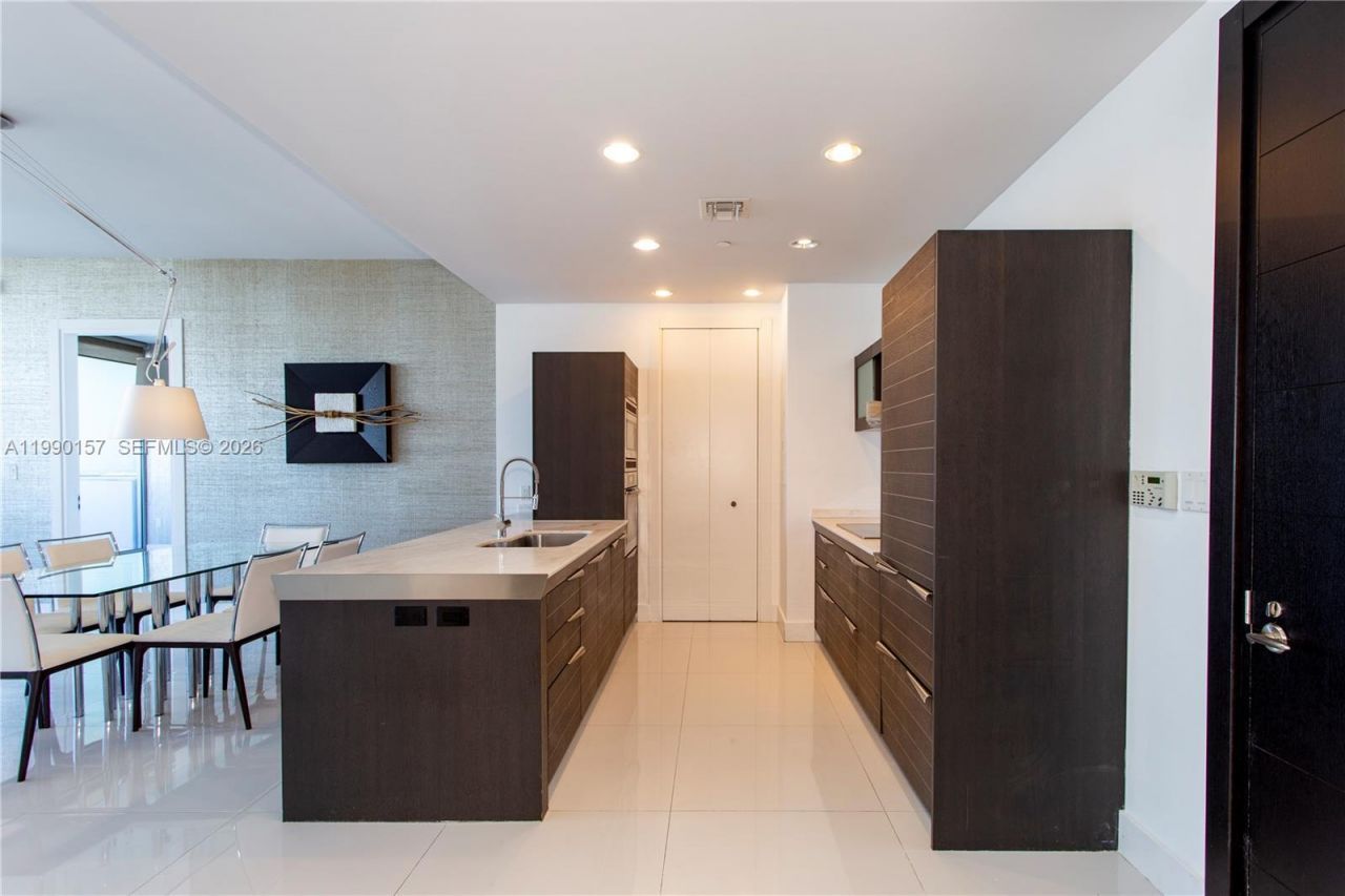 200 Biscayne Blvd Wy, Unit 4512, Miami, FL 33131 Photo