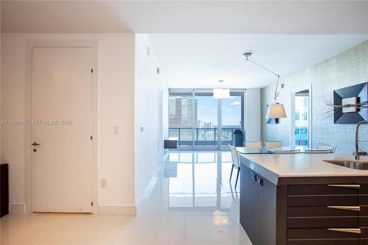 200 Biscayne Blvd Wy, Unit 4512, Miami, FL 33131 Photo