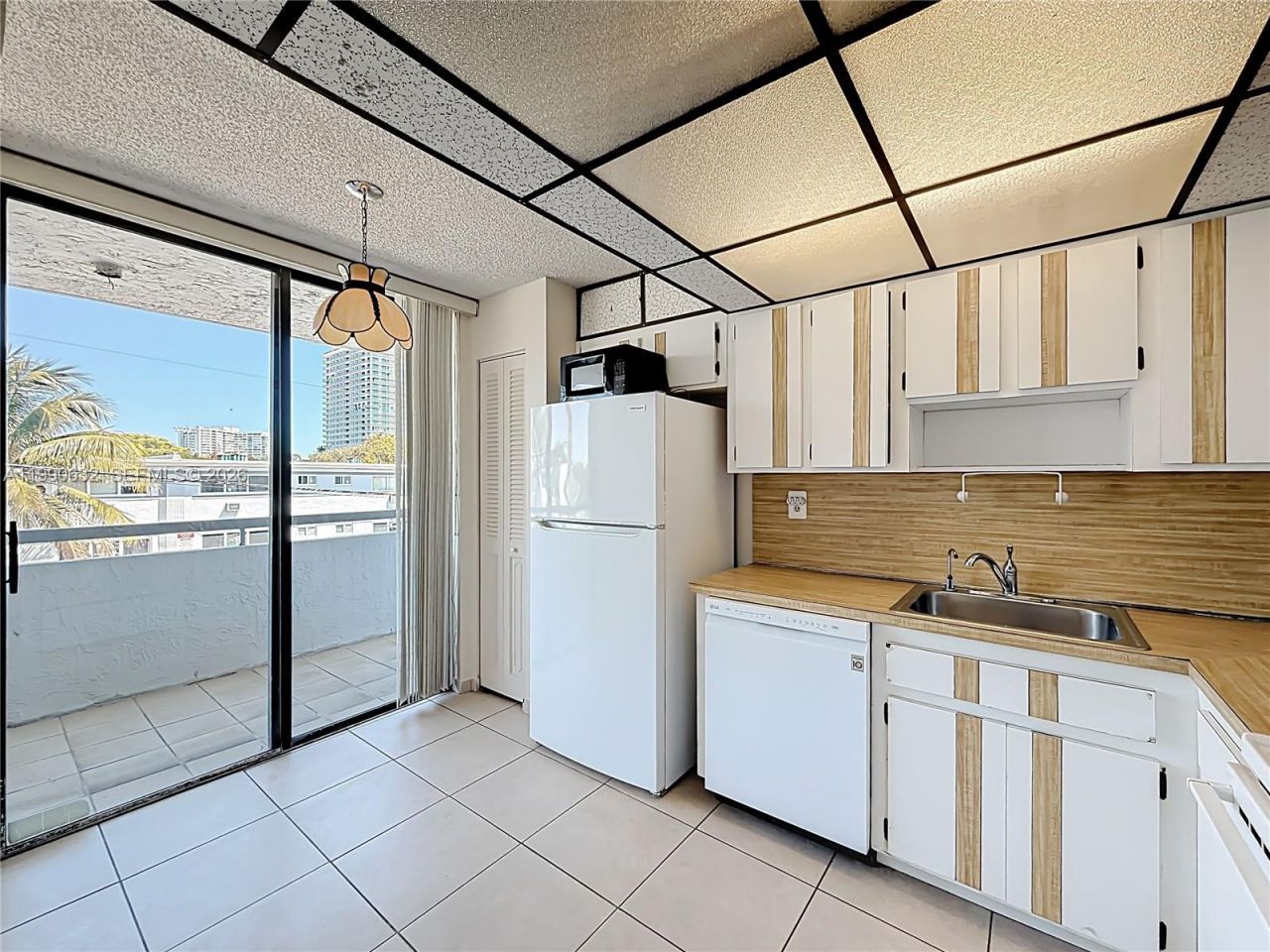 7300 Wayne Ave, Unit 211, Miami Beach, FL 33141 Photo