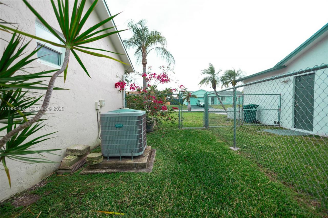 26581 SW 122nd Ct, Homestead, FL 33032 Photo