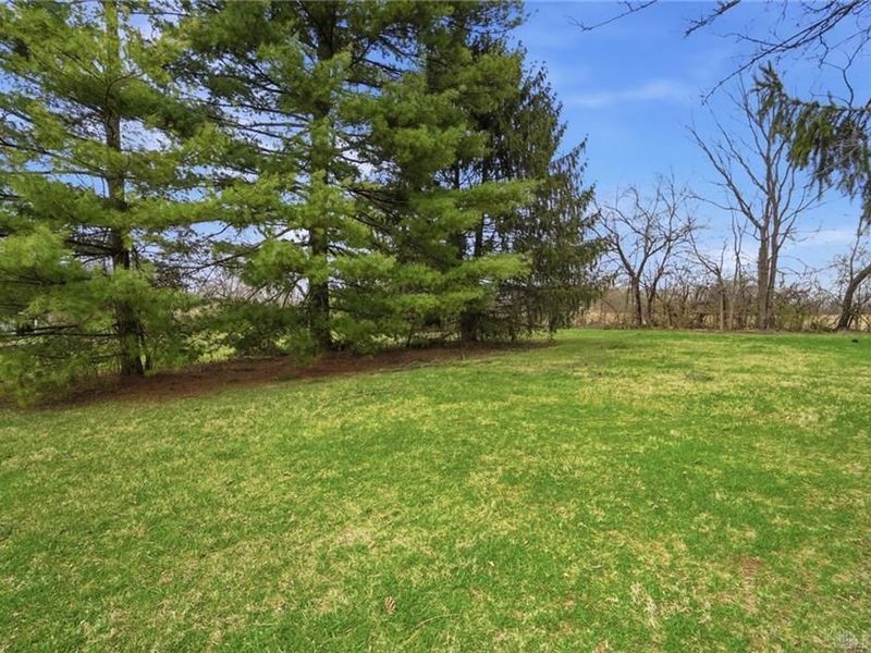 1166 W Sparrow Road, Green Township, OH 45502 Photo 38