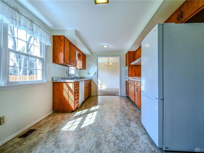 786 Hyde Park Drive, Washington Township, OH 45429 Photo 10