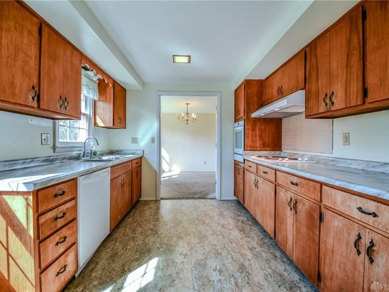 786 Hyde Park Drive, Washington Township, OH 45429 Photo 11