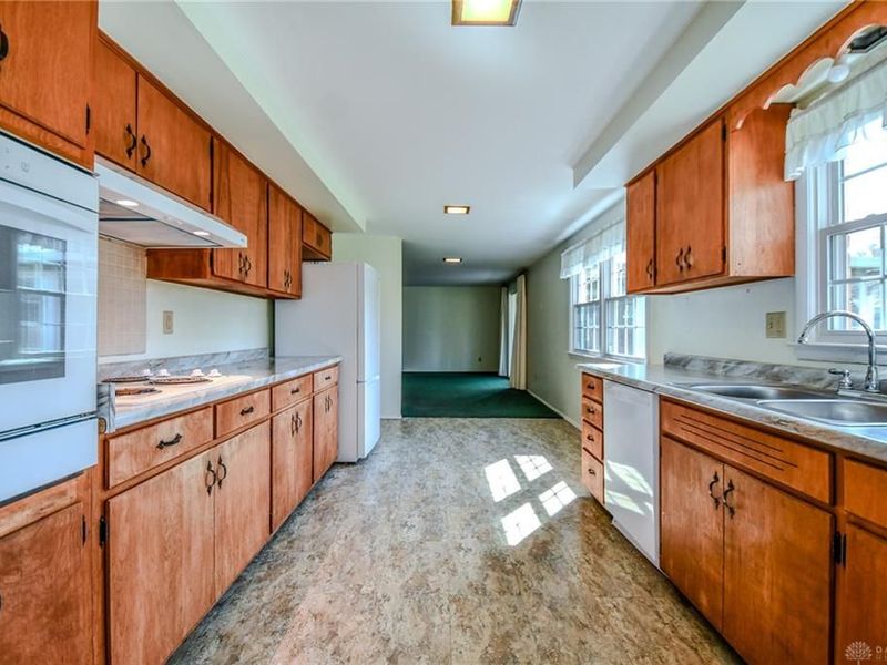 786 Hyde Park Drive, Washington Township, OH 45429 Photo 12