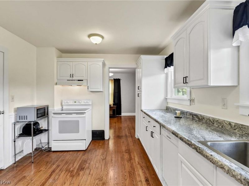 471 Columbus Street, Bedford, OH 44146 Photo 4