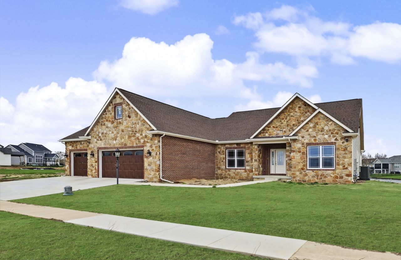 3020 Beringer Circle, Urbana, IL 61802