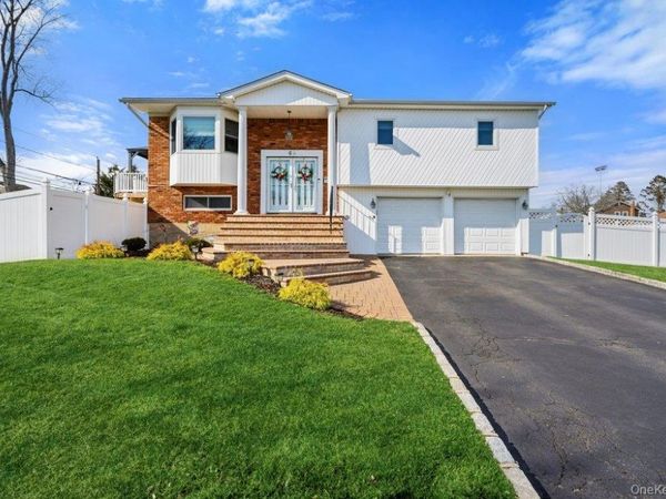 64 Marquette Drive , Smithtown, NY 11787