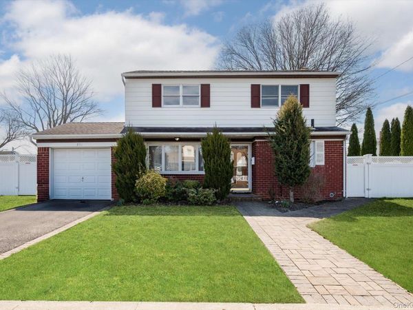 230 Yoakum Avenue, Farmingdale, NY 11735