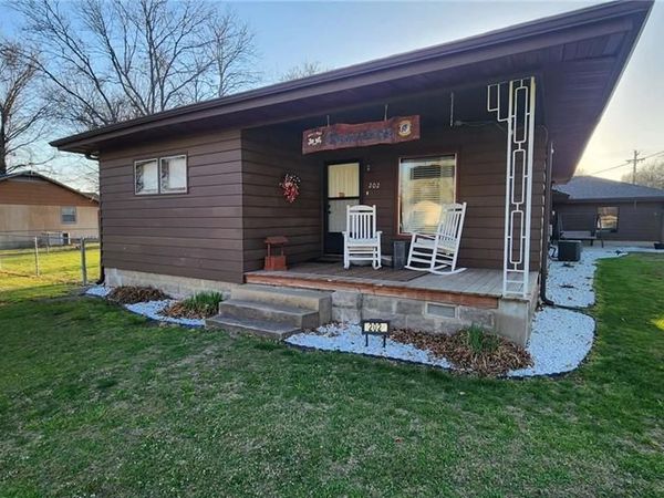 202 S High Street, Arma, KS 66712