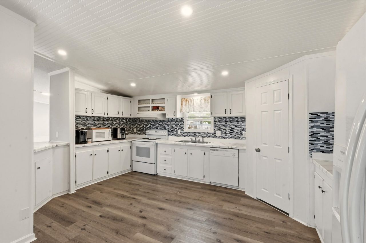 2264 Todd Dr. Photo 10