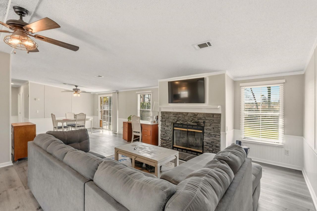 2264 Todd Dr. Photo 4