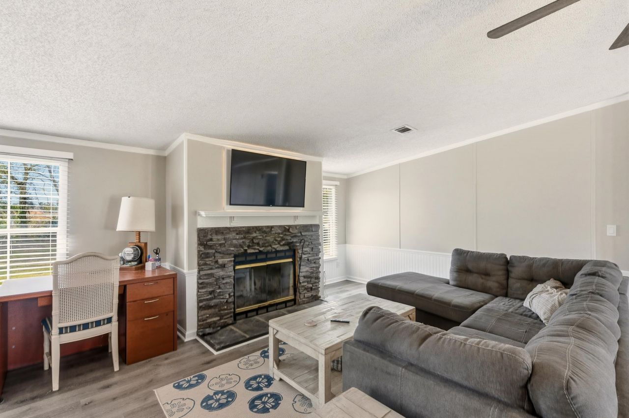 2264 Todd Dr. Photo 7