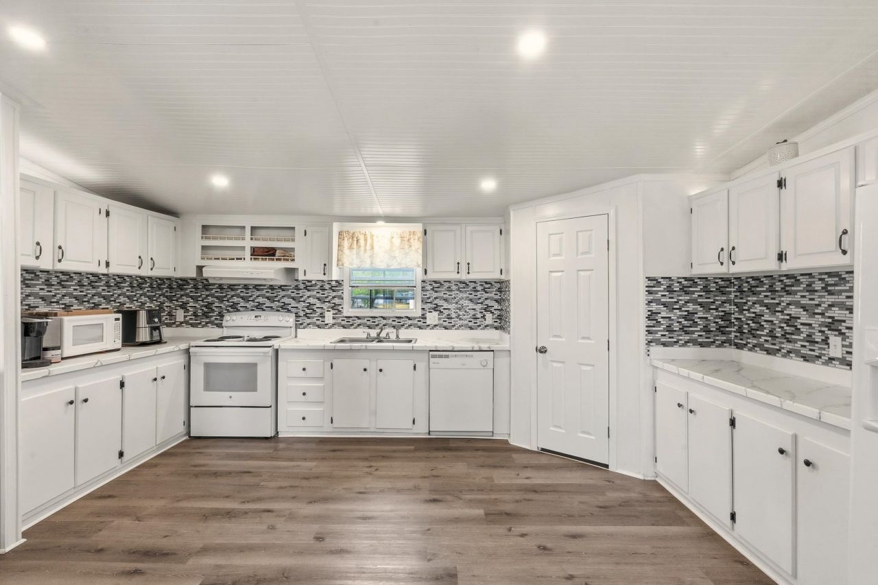 2264 Todd Dr. Photo 8