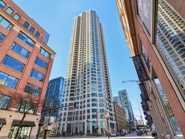 400 N La Salle Drive , Unit 2208, Chicago, IL 60654