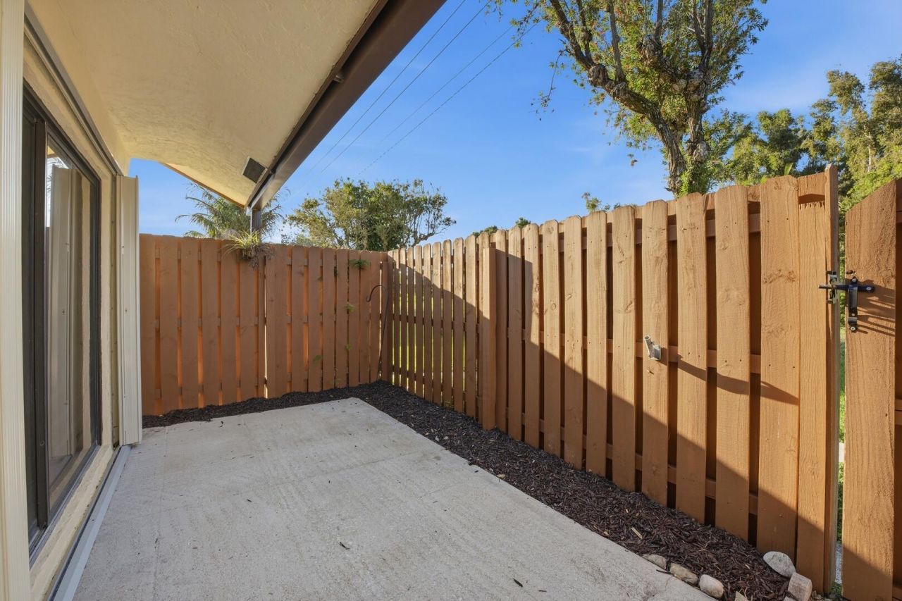 131 Springdale Circle, Palm Springs, FL 33461 Photo