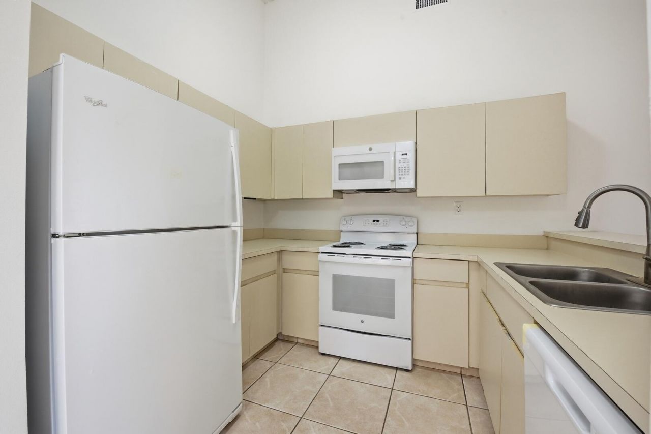 131 Springdale Circle, Palm Springs, FL 33461 Photo