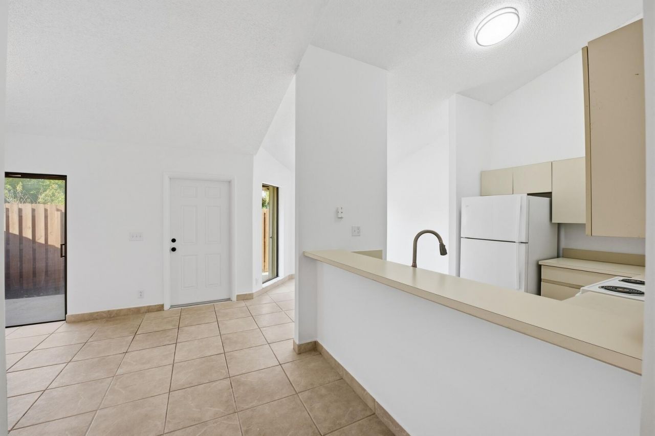 131 Springdale Circle, Palm Springs, FL 33461 Photo