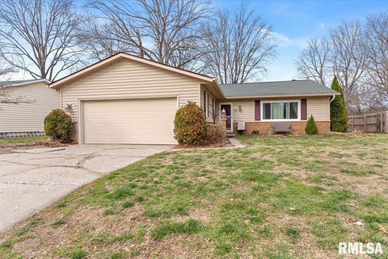 10 Lancelot Drive, Rochester, IL 62563 Main Photo