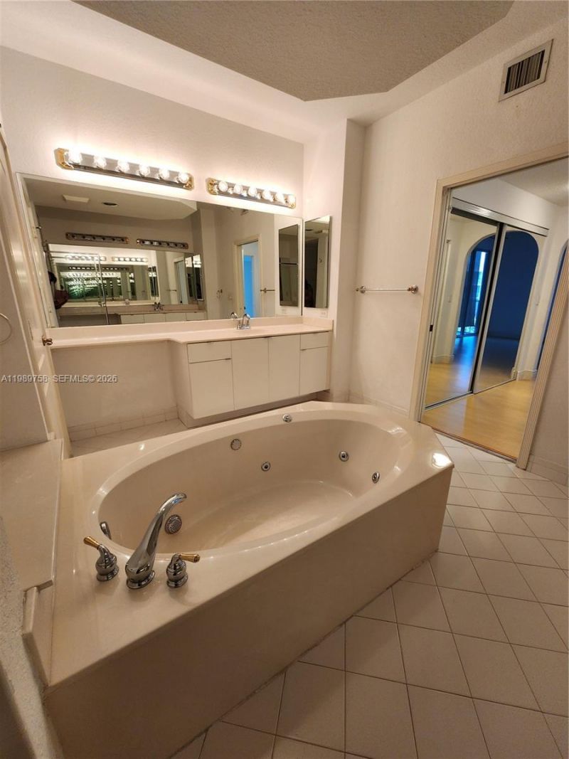 10710 NW 66th St , Unit 402, Doral, FL 33178 Photo