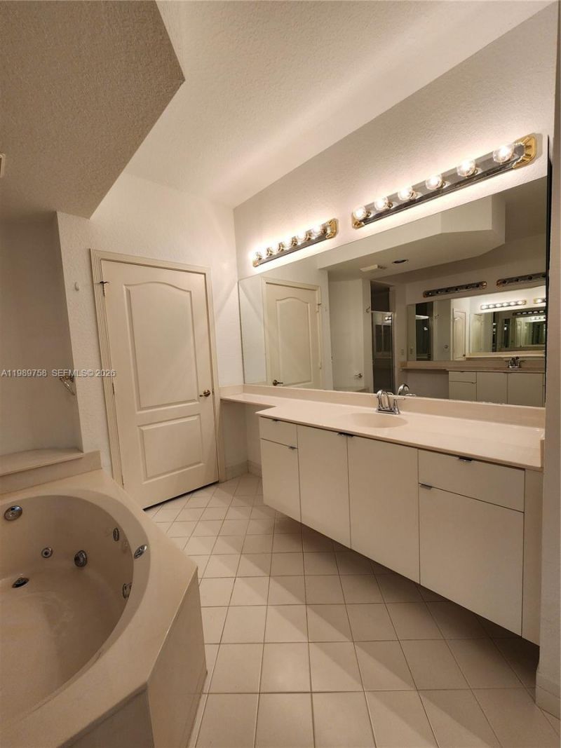 10710 NW 66th St , Unit 402, Doral, FL 33178 Photo