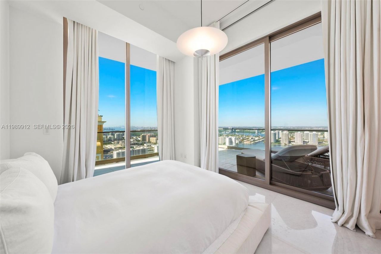 17901 Collins Ave , Unit 4507, Sunny Isles Beach, FL 33160 Photo