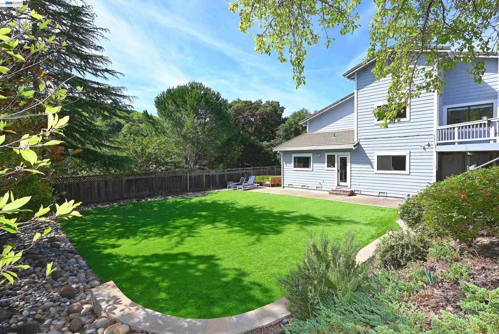 16 Mcnamara Ln, Martinez, CA 94553 Main Photo