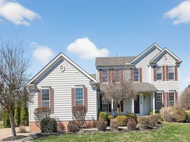 6740 Bridgestone Circle NE, Canton, OH 44721
