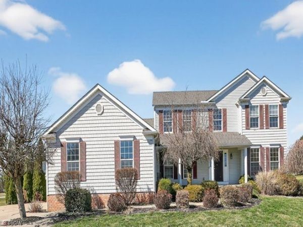 6740 Bridgestone Circle NE, Canton, OH 44721