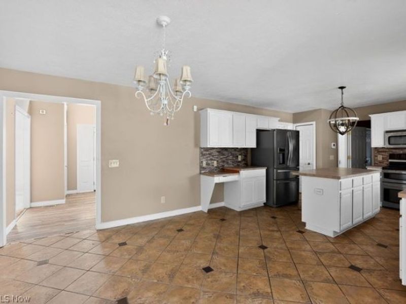 6740 Bridgestone Circle NE, Canton, OH 44721 Photo 10